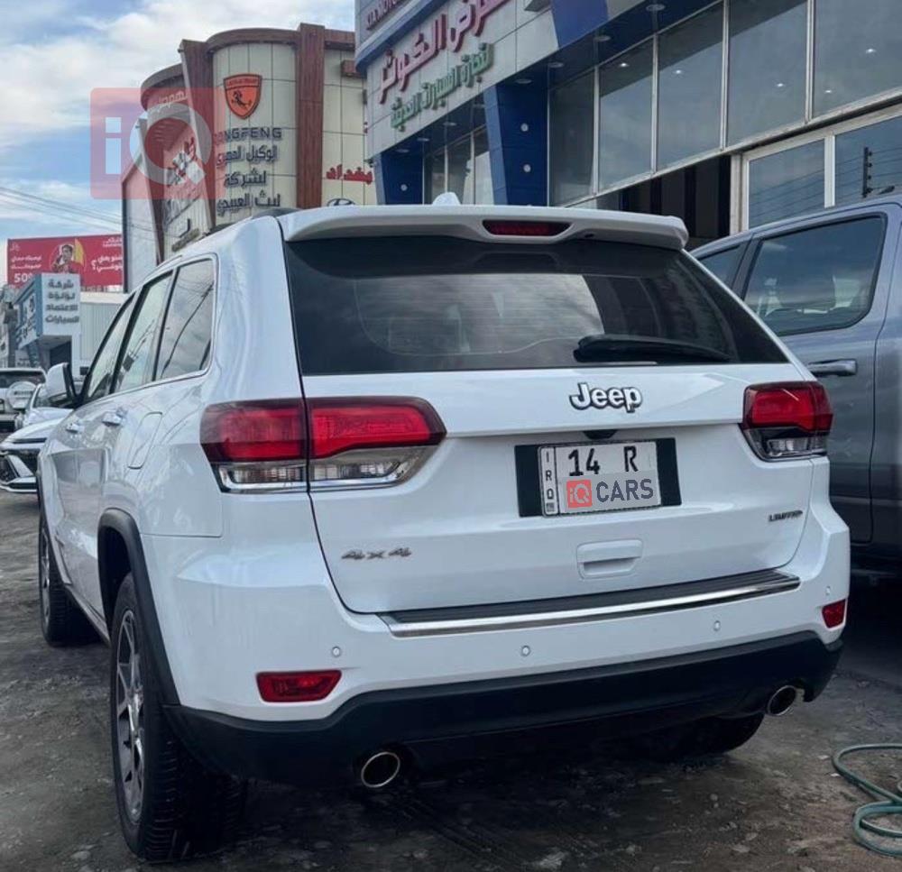 جیپ گراند شیرۆکی